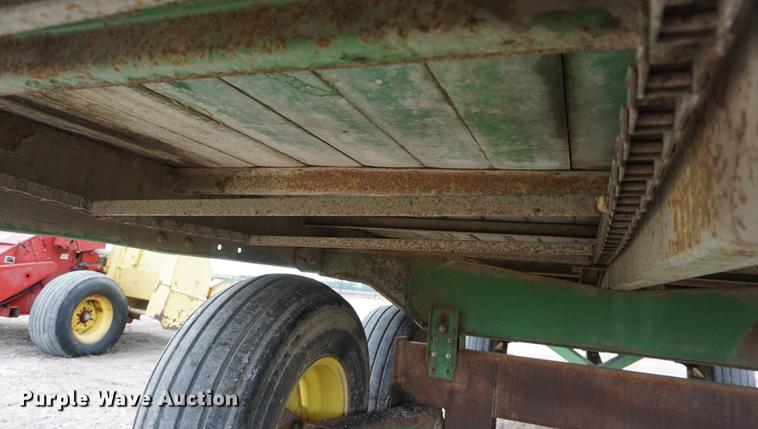 image for item DD7767 John Deere 716A silage wagon