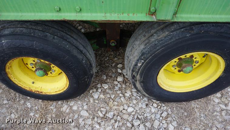 image for item DD7767 John Deere 716A silage wagon