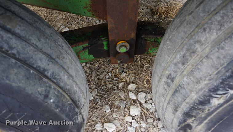 image for item DD7767 John Deere 716A silage wagon