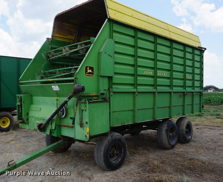 image for item DD7768 John Deere 716A silage wagon