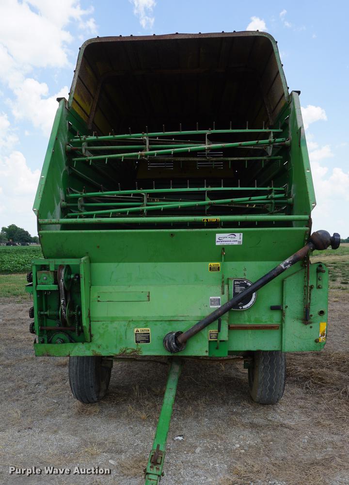 image for item DD7768 John Deere 716A silage wagon
