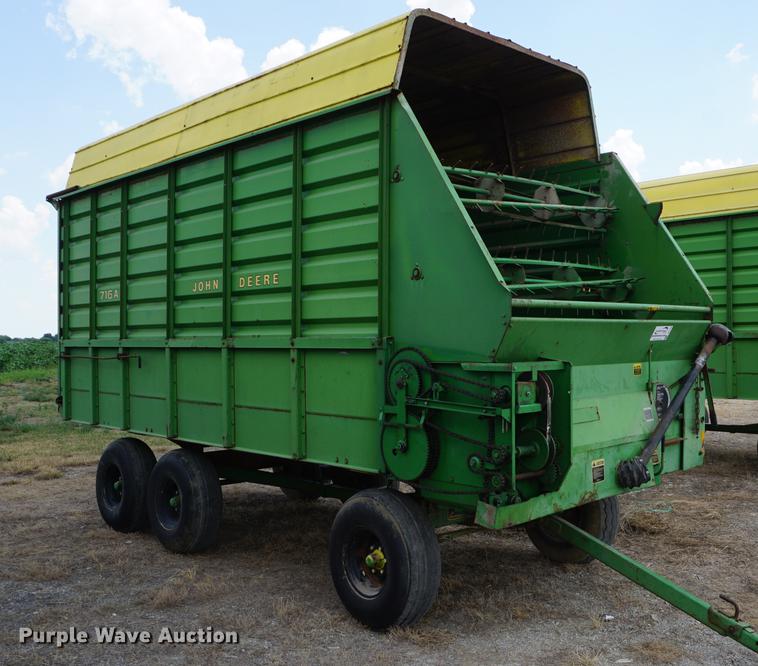 image for item DD7768 John Deere 716A silage wagon