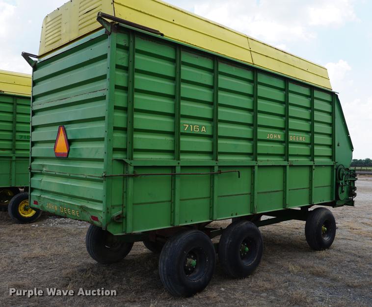 image for item DD7768 John Deere 716A silage wagon