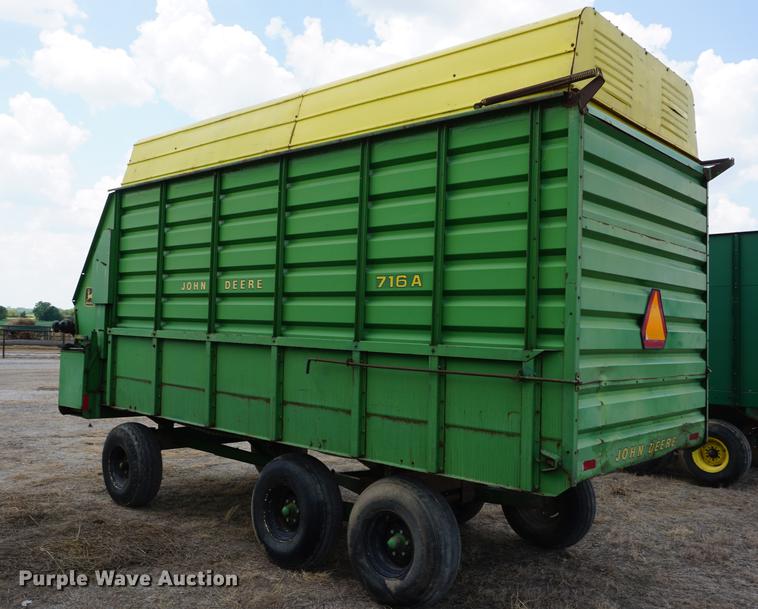 image for item DD7768 John Deere 716A silage wagon