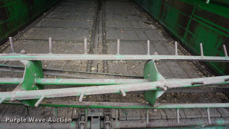 image for item DD7768 John Deere 716A silage wagon