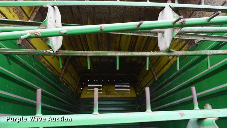 image for item DD7768 John Deere 716A silage wagon