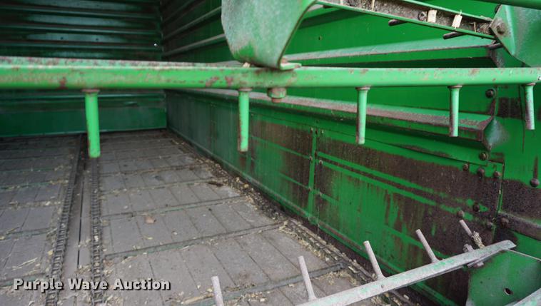image for item DD7768 John Deere 716A silage wagon