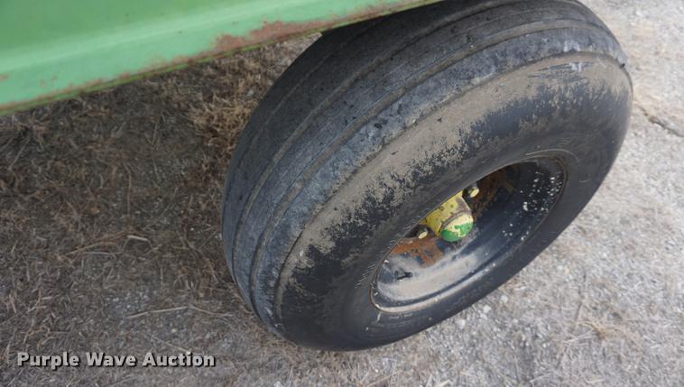 image for item DD7768 John Deere 716A silage wagon