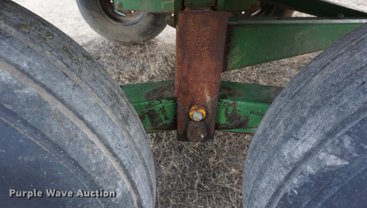 image for item DD7768 John Deere 716A silage wagon