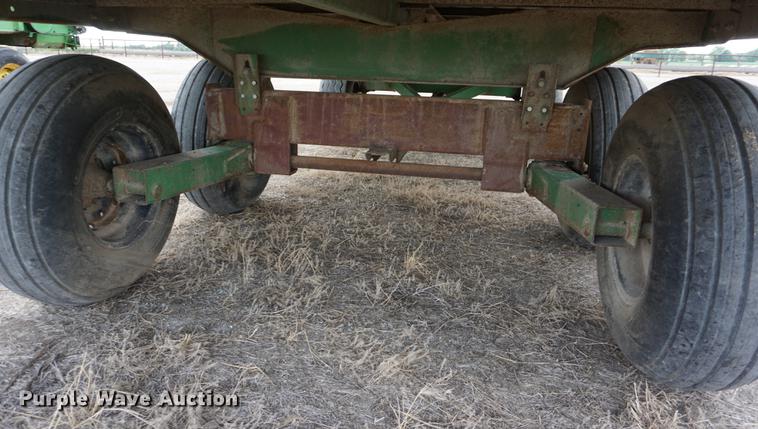 image for item DD7768 John Deere 716A silage wagon