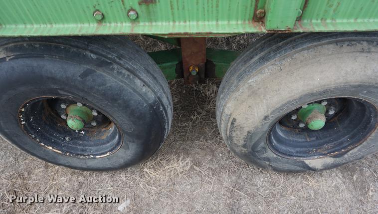 image for item DD7768 John Deere 716A silage wagon