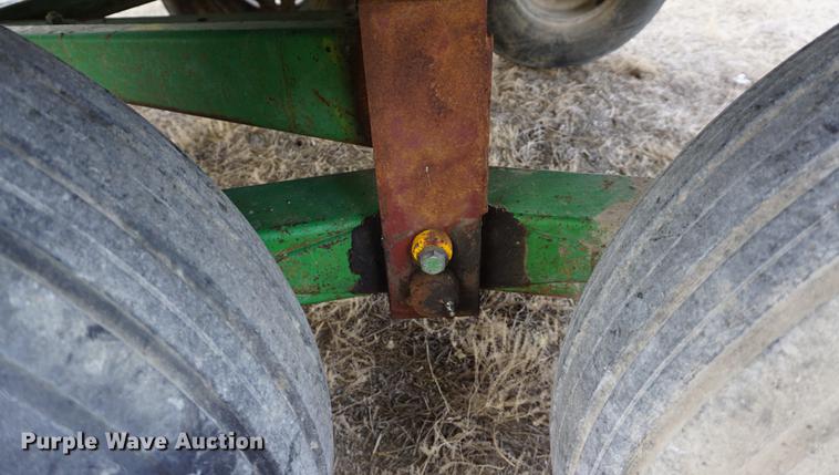 image for item DD7768 John Deere 716A silage wagon