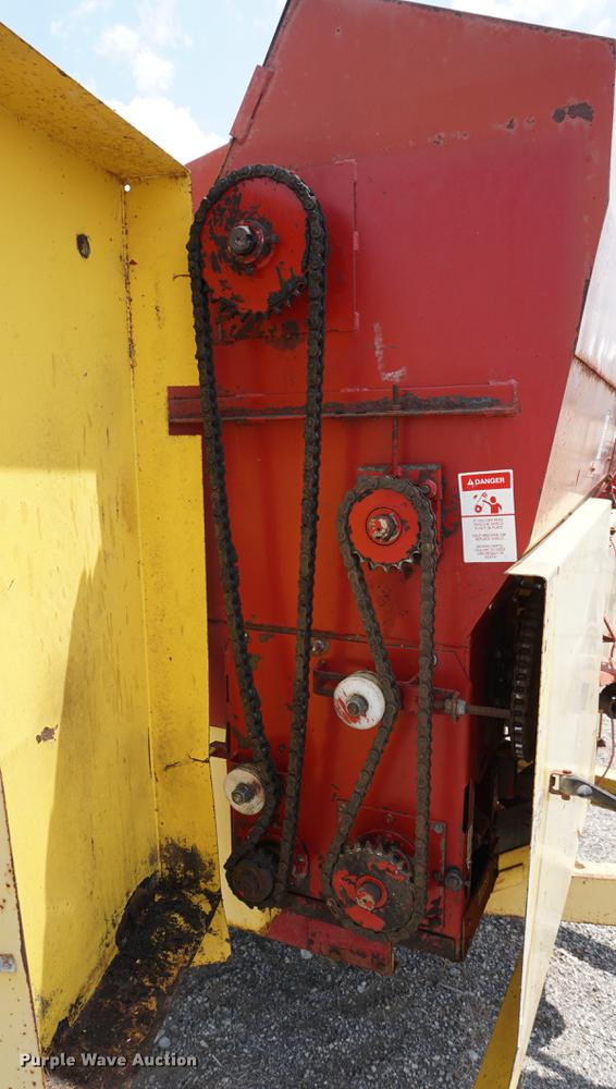 image for item DD7771 Schuler 175CM Cycle Mix feed wagon