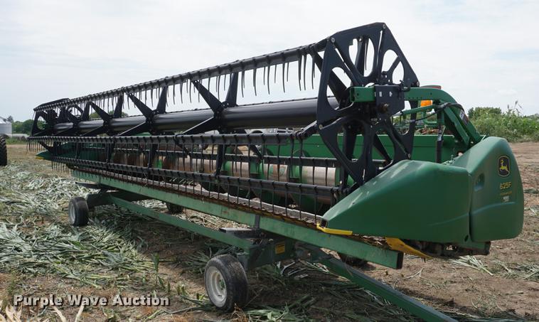 image for item DD7773 John Deere 625F flex head