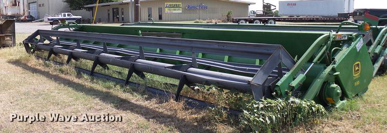 image for item DD8338 1999 John Deere 930R rigid platform head