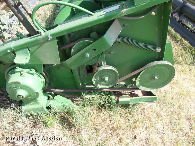 image for item DD8338 1999 John Deere 930R rigid platform head