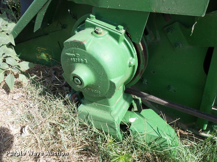 image for item DD8338 1999 John Deere 930R rigid platform head