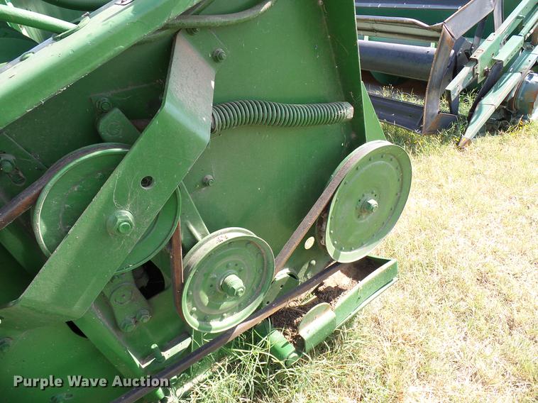 image for item DD8338 1999 John Deere 930R rigid platform head