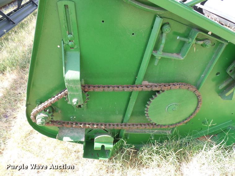 image for item DD8338 1999 John Deere 930R rigid platform head