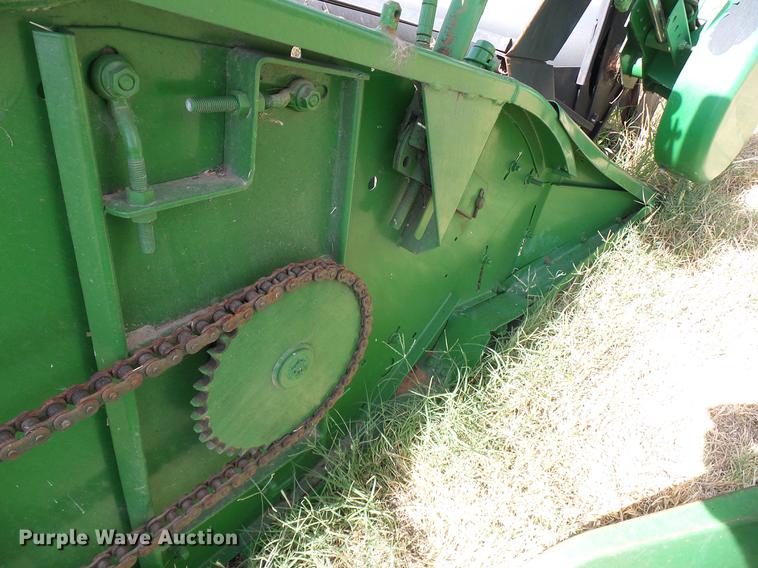 image for item DD8338 1999 John Deere 930R rigid platform head