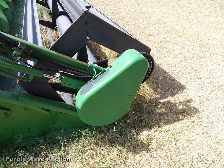 image for item DD8338 1999 John Deere 930R rigid platform head