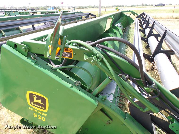 image for item DD8338 1999 John Deere 930R rigid platform head
