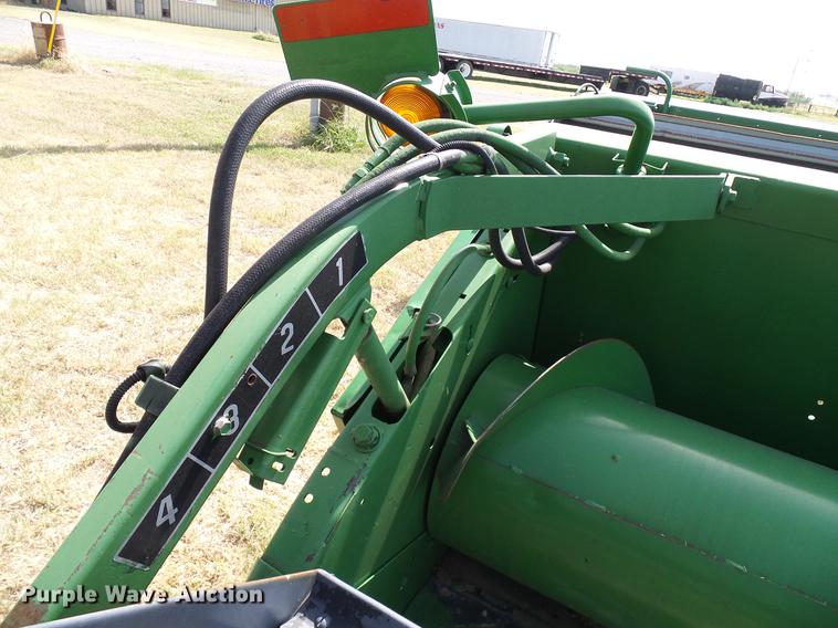 image for item DD8338 1999 John Deere 930R rigid platform head