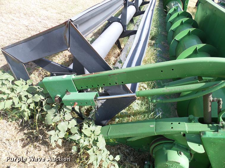 image for item DD8338 1999 John Deere 930R rigid platform head