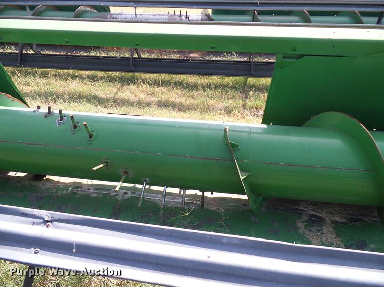 image for item DD8338 1999 John Deere 930R rigid platform head