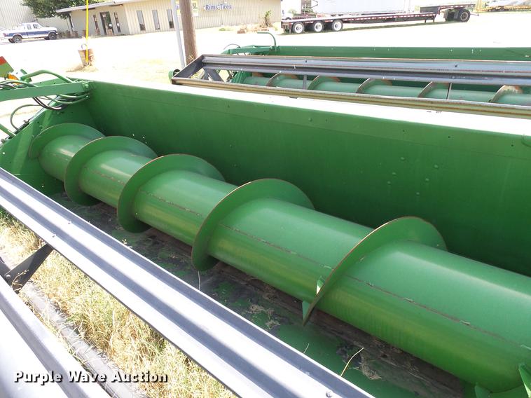 image for item DD8338 1999 John Deere 930R rigid platform head