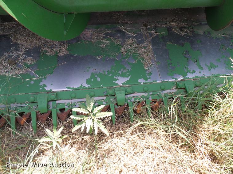 image for item DD8338 1999 John Deere 930R rigid platform head