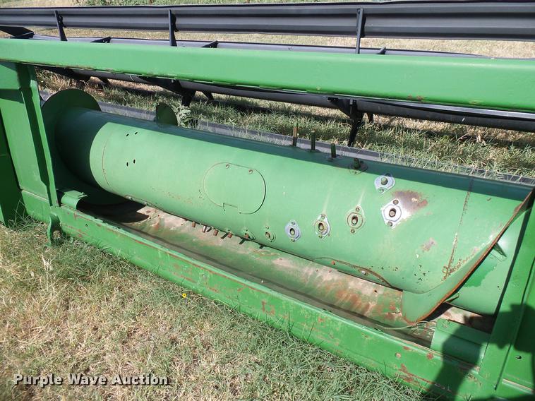 image for item DD8338 1999 John Deere 930R rigid platform head