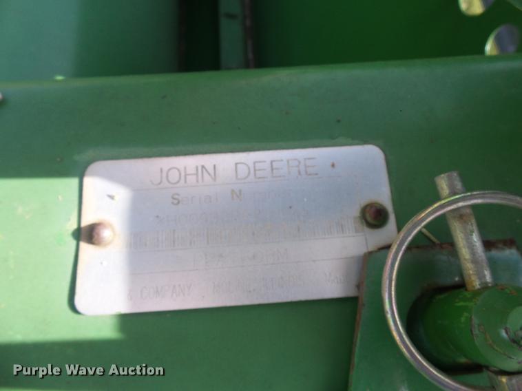 image for item DD8338 1999 John Deere 930R rigid platform head