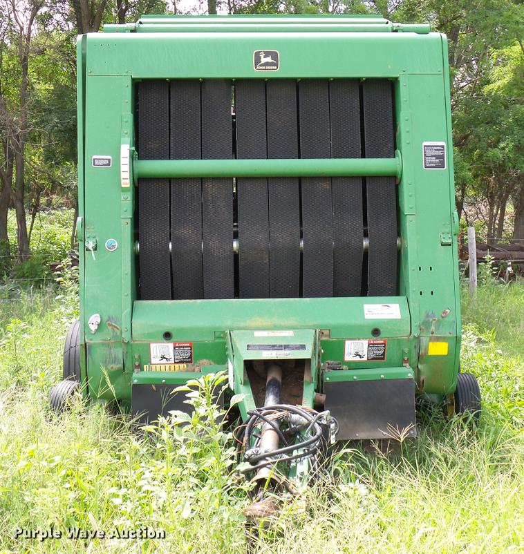 image for item DD8339 1997 John Deere 566 round baler
