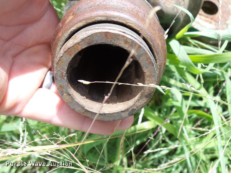 image for item DD8339 1997 John Deere 566 round baler