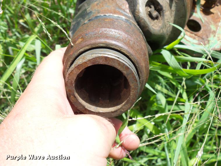 image for item DD8339 1997 John Deere 566 round baler