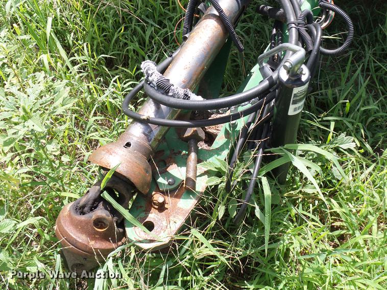 image for item DD8339 1997 John Deere 566 round baler