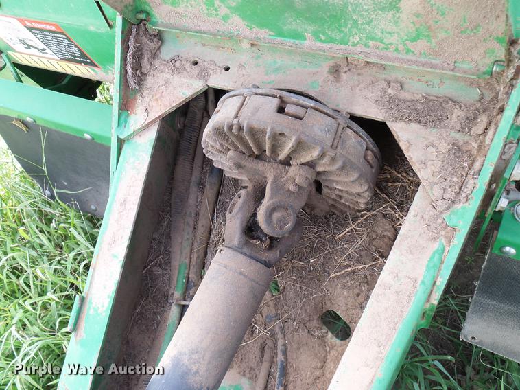 image for item DD8339 1997 John Deere 566 round baler