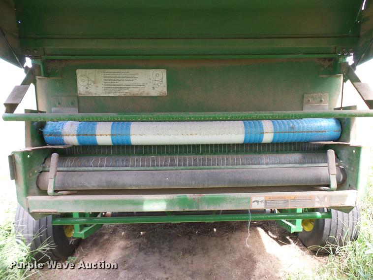 image for item DD8339 1997 John Deere 566 round baler