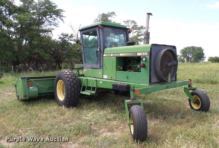 image for item DD8340 1994 John Deere 3830 windrower