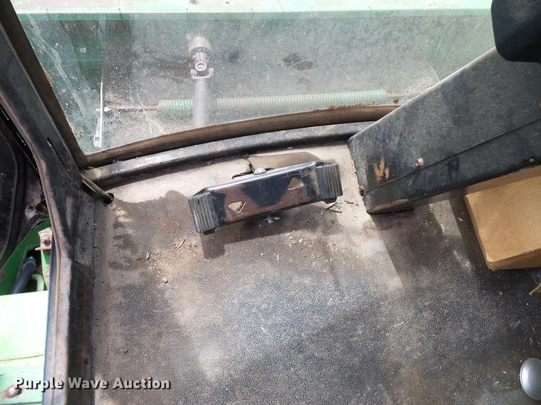 image for item DD8340 1994 John Deere 3830 windrower