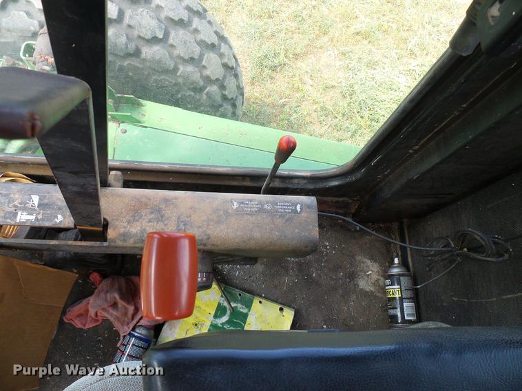 image for item DD8340 1994 John Deere 3830 windrower