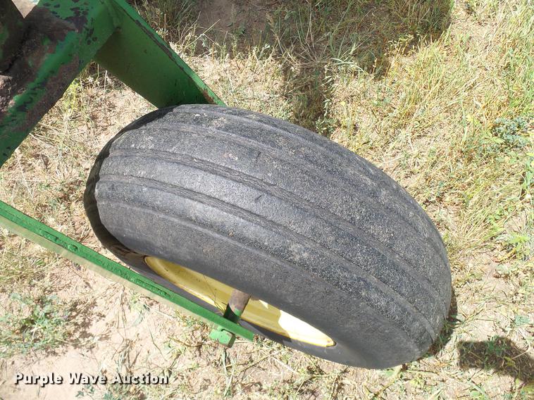 image for item DD8340 1994 John Deere 3830 windrower