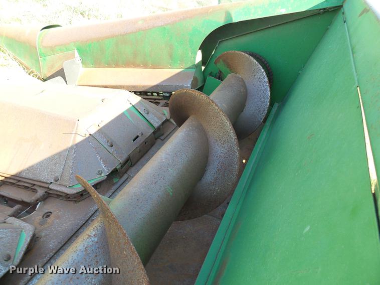 image for item DD8638 1980 John Deere 643 corn head