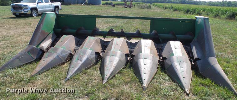 image for item DD8639 John Deere 643 corn head