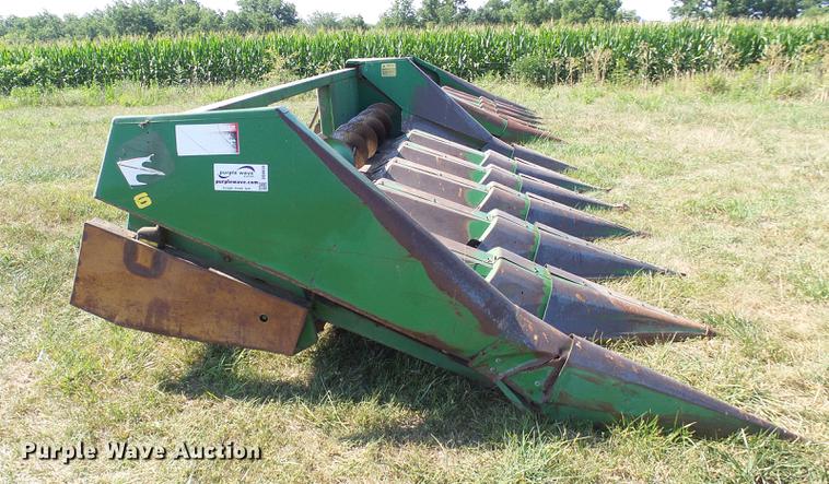 image for item DD8639 John Deere 643 corn head