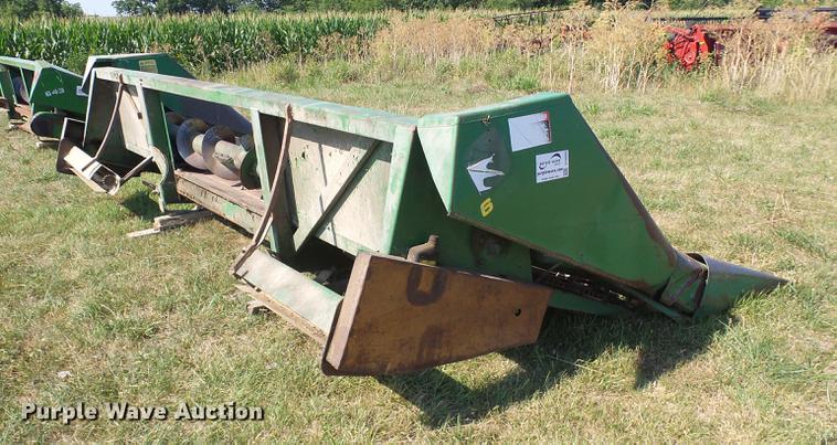 image for item DD8639 John Deere 643 corn head