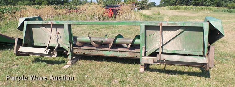image for item DD8639 John Deere 643 corn head