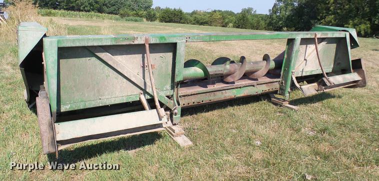 image for item DD8639 John Deere 643 corn head