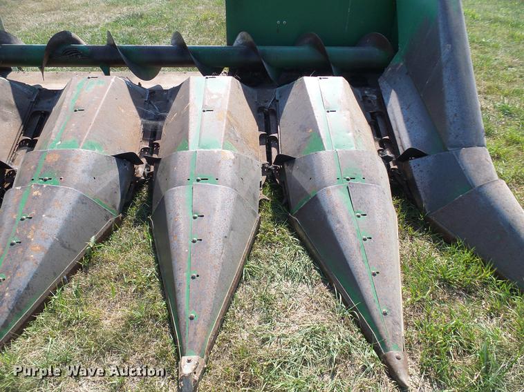 image for item DD8639 John Deere 643 corn head